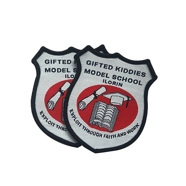 盾牌徽章刺繡布貼