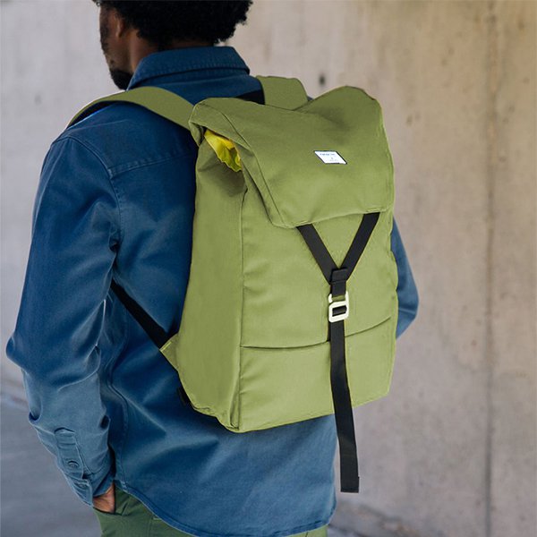 掀蓋後背包-尼龍-USB