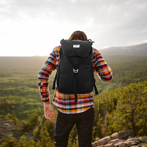 掀蓋後背包-尼龍-USB