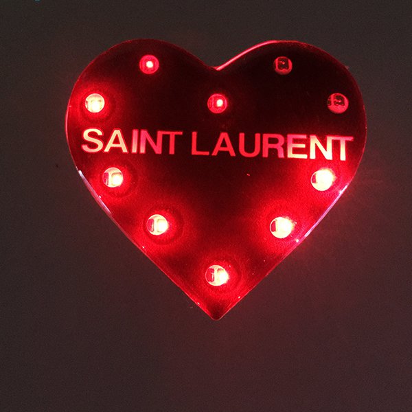 LED閃爍心型別針胸章