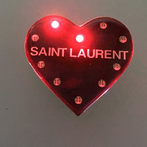 LED閃爍心型別針胸章