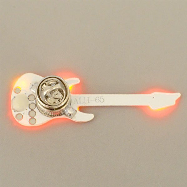 LED閃爍吉他造型胸章