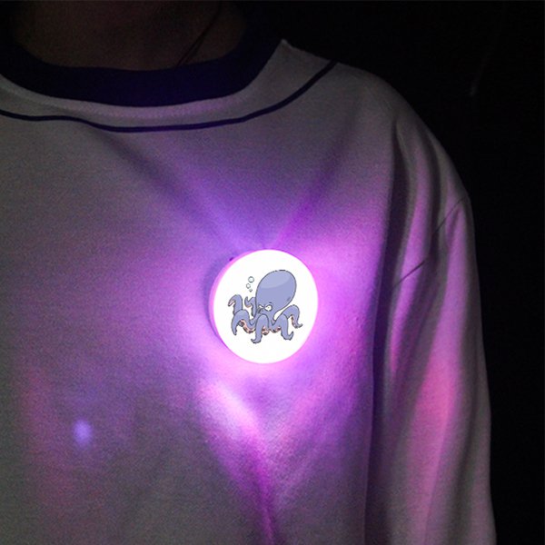 LED可遙控發光胸章