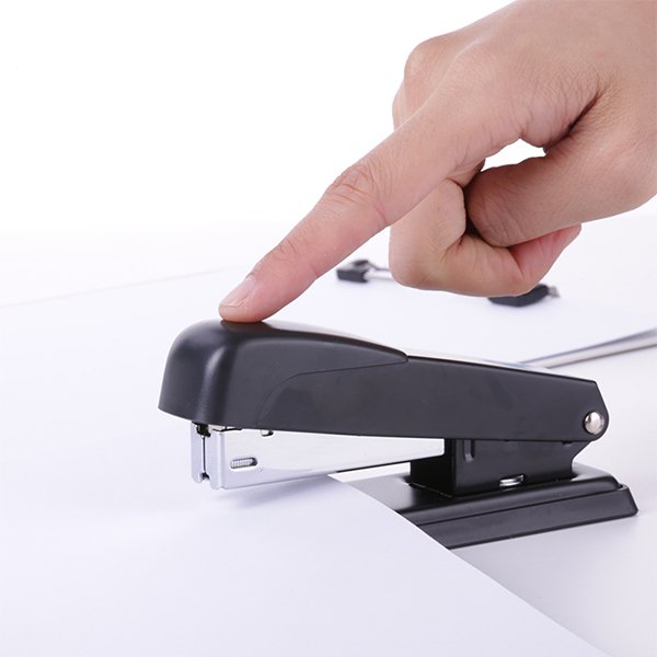 基本款金屬釘書機