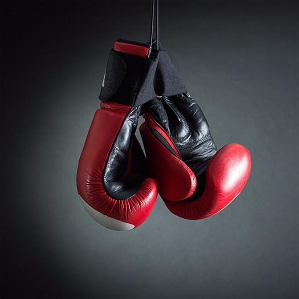 簡約PU皮革拳擊手套