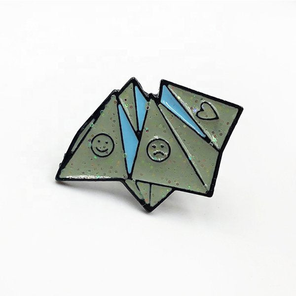 黑色金屬軟琺瑯造型胸針