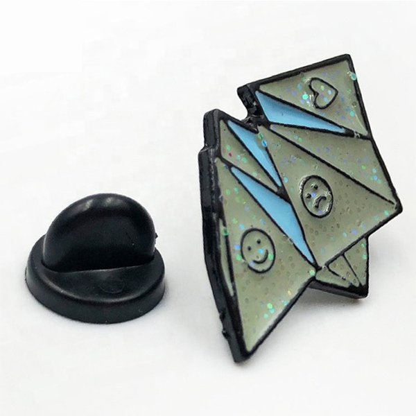 黑色金屬軟琺瑯造型胸針