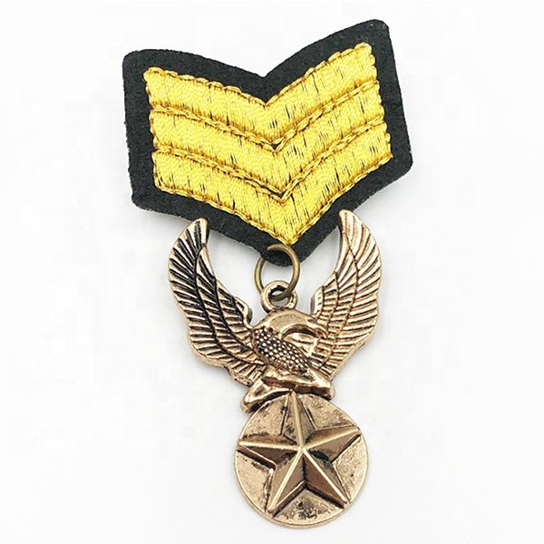 刺繡金屬鷹吊墜徽章