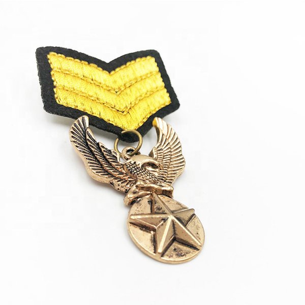 刺繡金屬鷹吊墜徽章