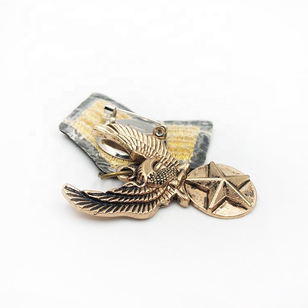 刺繡金屬鷹吊墜徽章