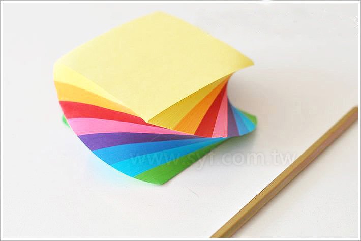彩虹旋轉便條紙磚