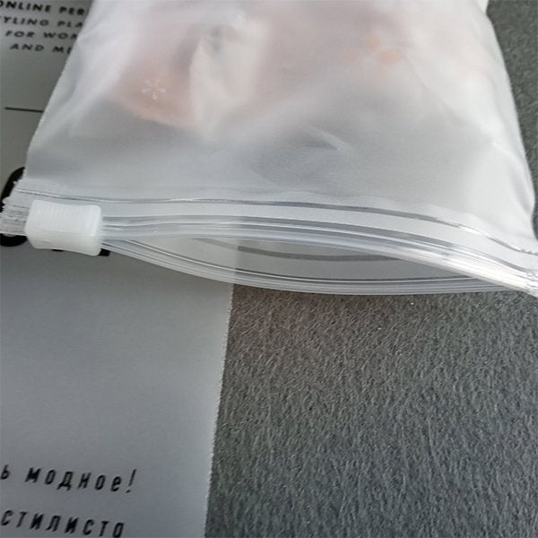 PVC磨砂夾鏈袋-24x35cm