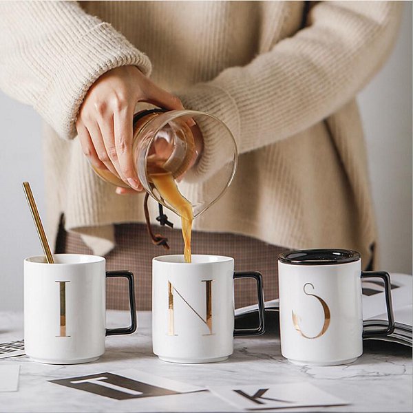 360ml簡約字母陶瓷馬克杯-附蓋子
