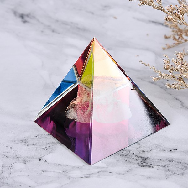 水晶金字塔紙鎮