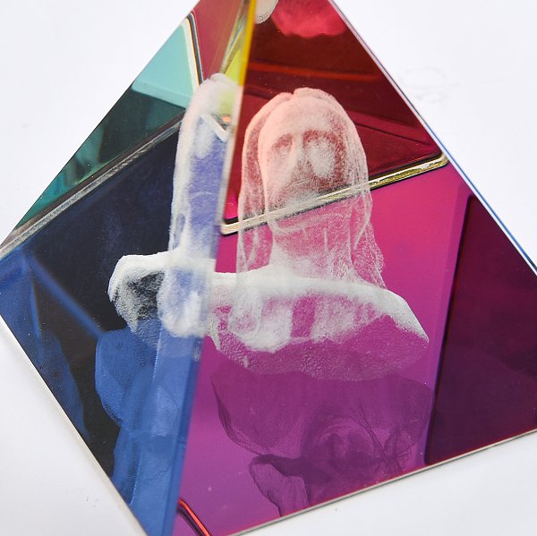 水晶金字塔紙鎮