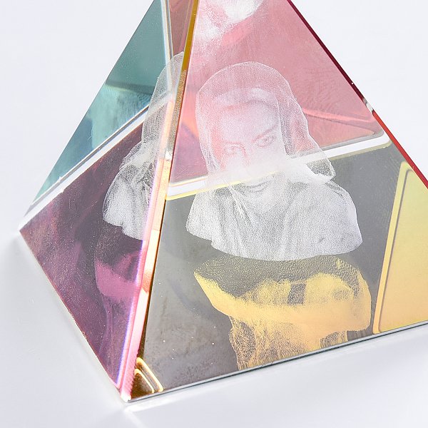 水晶金字塔紙鎮