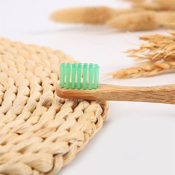 竹製多彩兒童牙刷