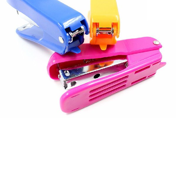 素色塑料釘書機