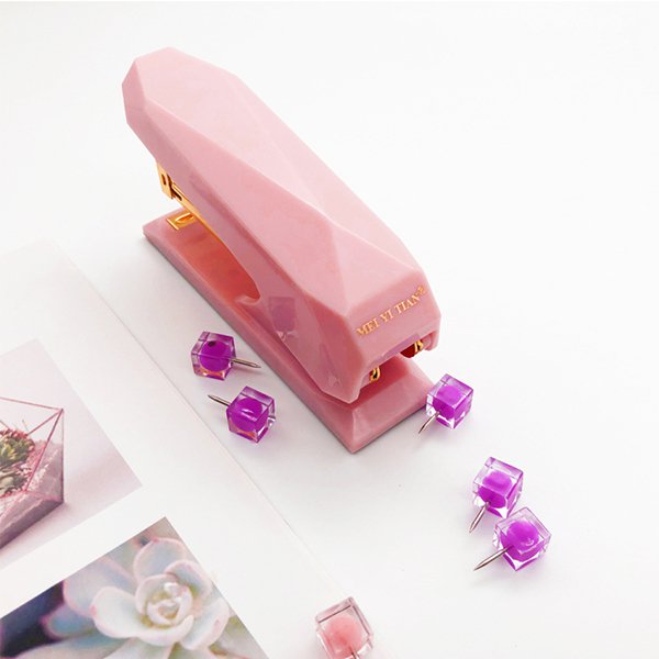 粉色系防滑底座釘書機