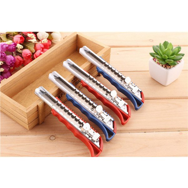 簡約鋒利多色美工刀