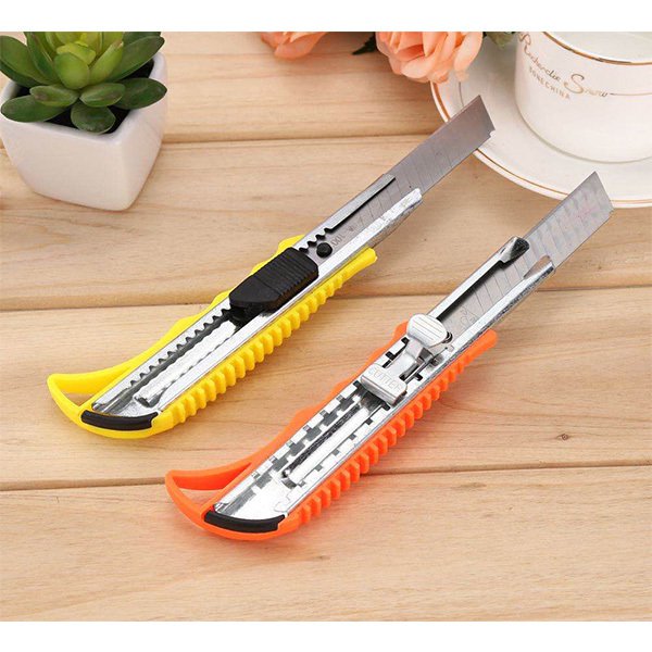 簡約鋒利多色美工刀