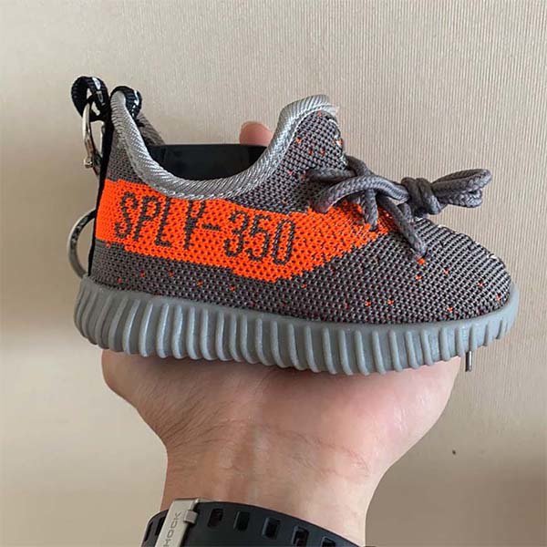 球鞋造型行動電源