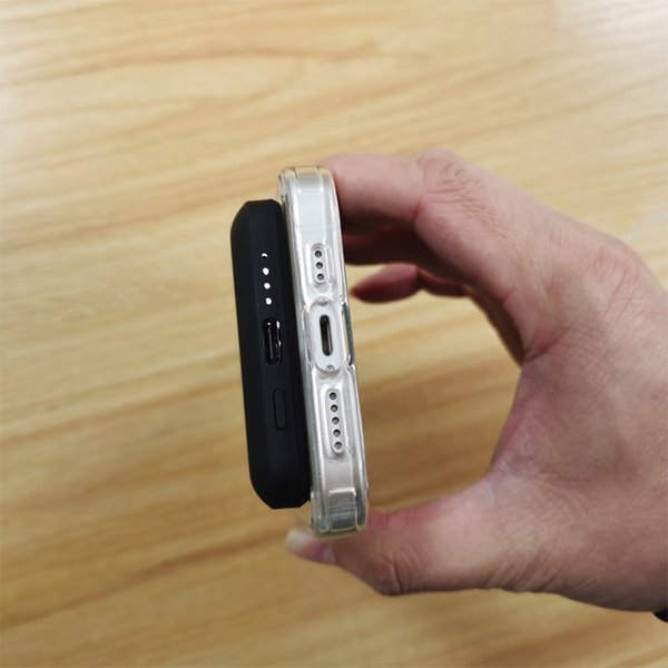 超薄磁性無線充行動電源