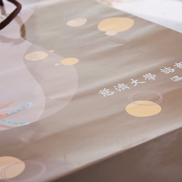 150P銅西紙袋-W26XH40.5XD10單面彩色印刷-學校專區-慈濟大學(同39GA-0011)