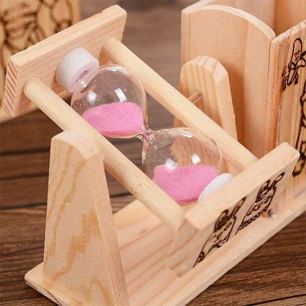 沙漏的實木筆筒