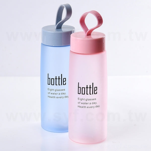 520ml運動水杯-旋蓋式塑料水瓶-附矽膠提繩