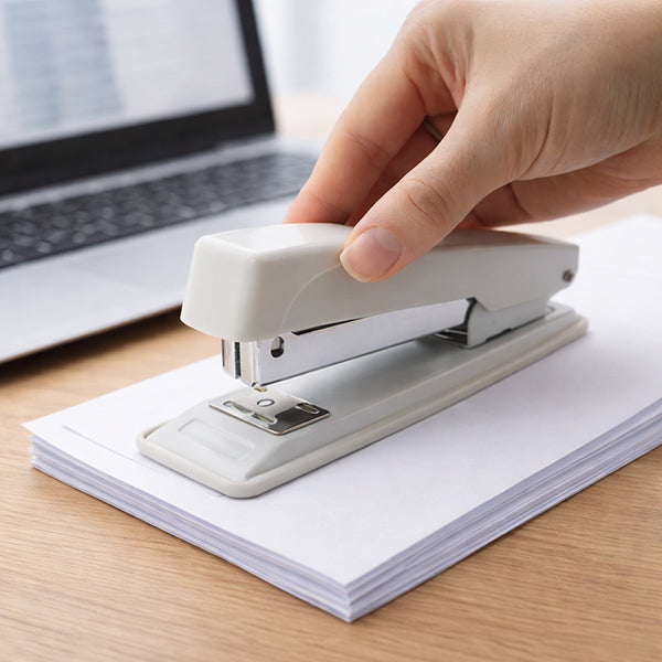 塑料釘書機