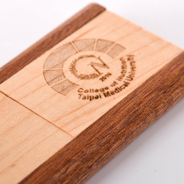 環保隨身碟-原木禮贈品USB-木製翻轉隨身碟-客製隨身碟容量-採購訂製印刷推薦禮品