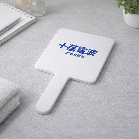手拿化妝鏡