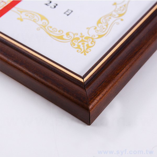 尺寸：A4<br> 材質：PVC木框<br> 顏色：褐色